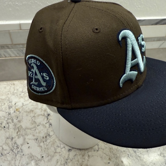 New Era Brown /Navy Athletics 59FIFTY fitted Hat - Picture 3 of 7